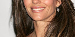 elizabeth-hurley-she-look-like-a-tiger-48